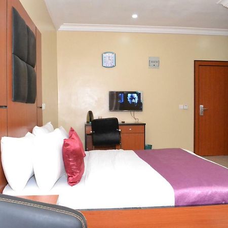 Limoh Suites Benin City Exterior photo