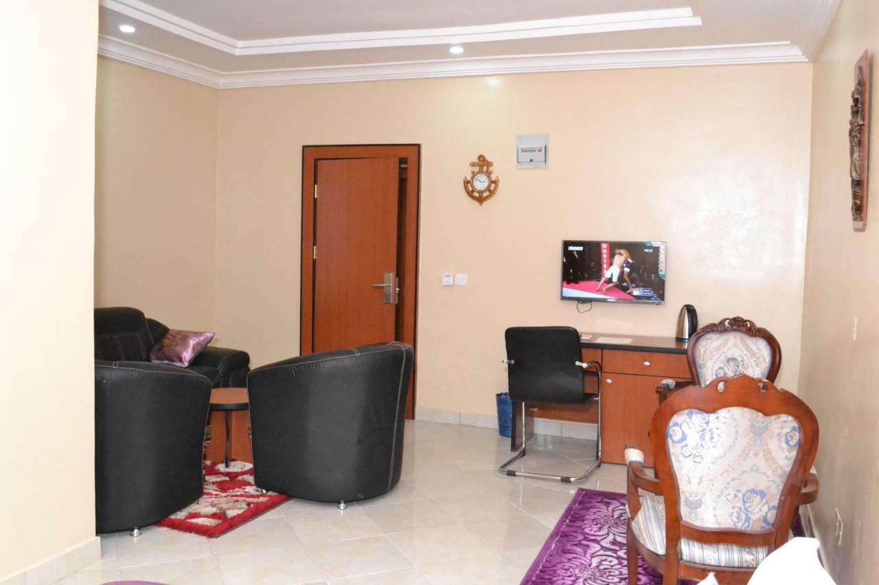 Limoh Suites Benin City Exterior photo