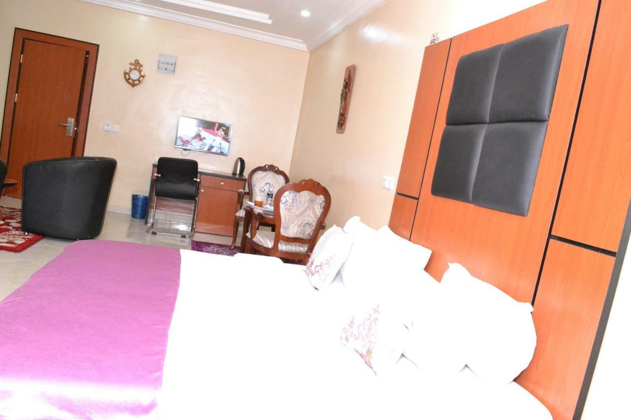 Limoh Suites Benin City Exterior photo