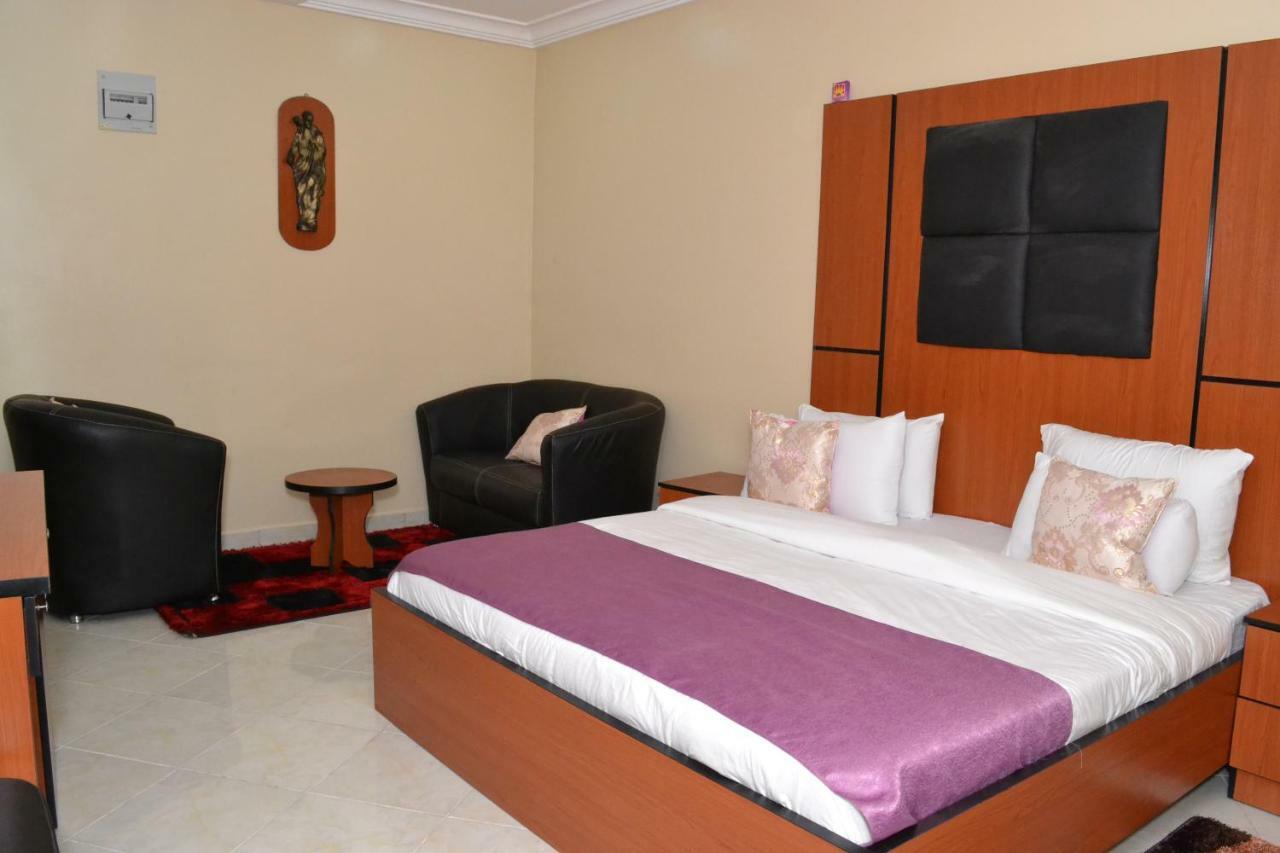 Limoh Suites Benin City Exterior photo